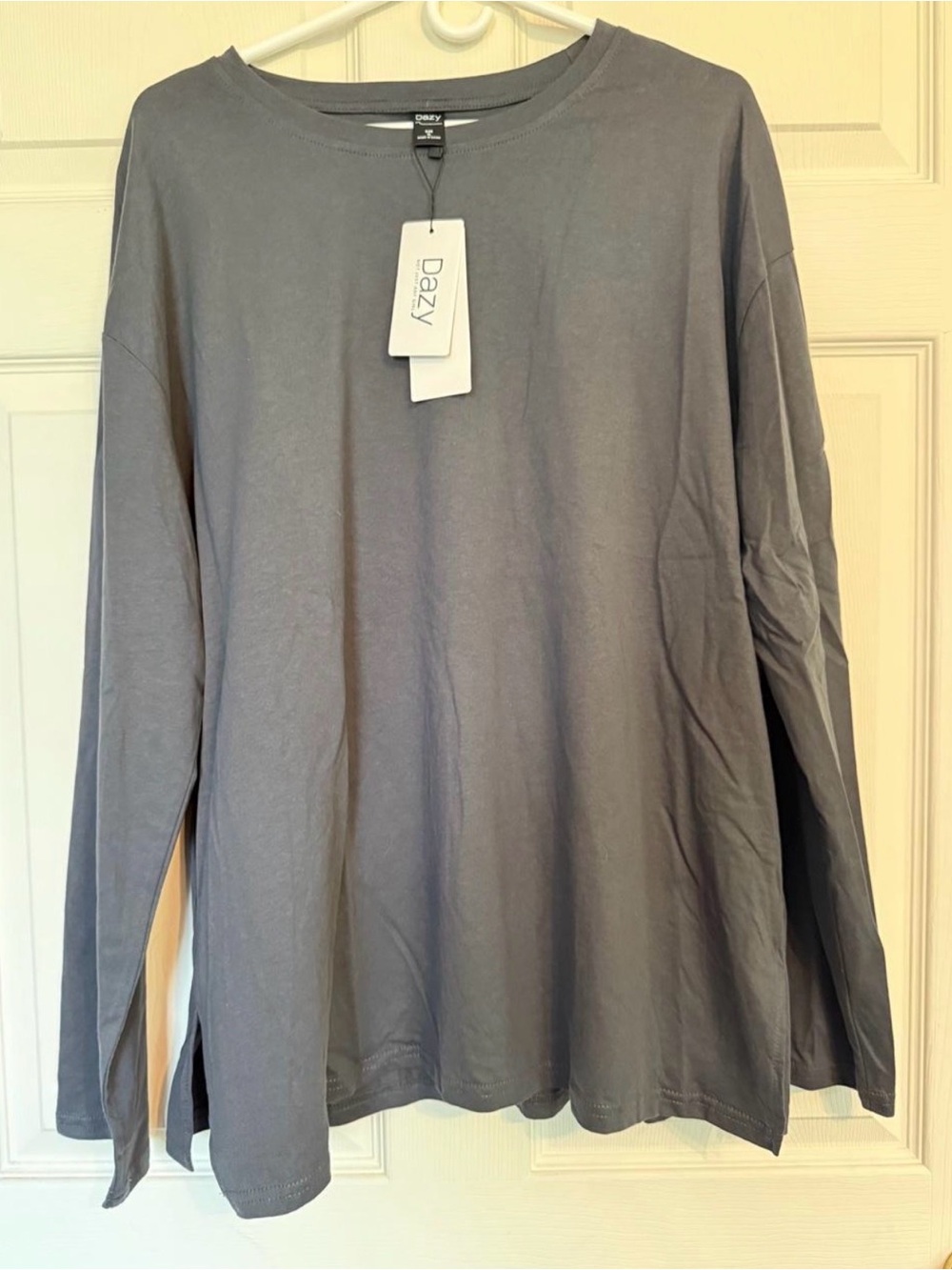 NWT Dazy Women's Grey Long-Sleeve T-Shirt Size XL